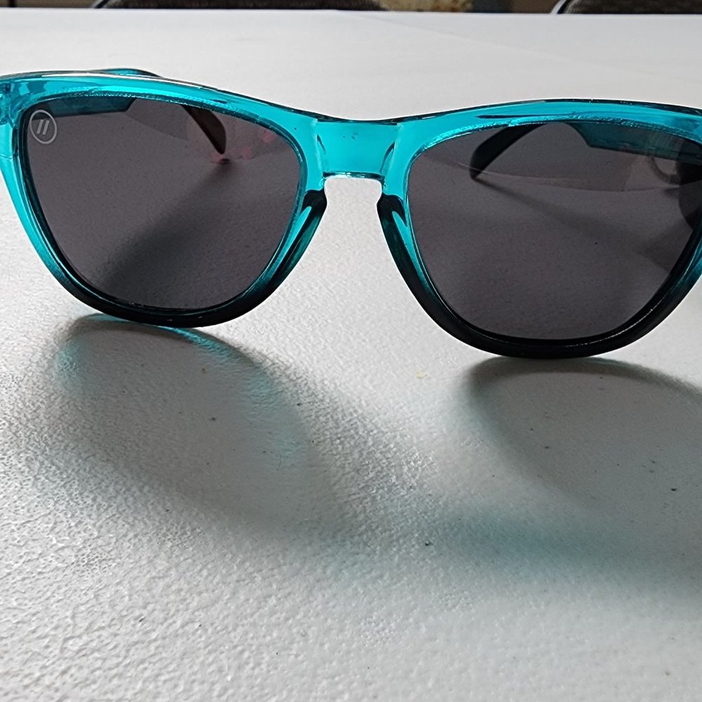 Blenders Women's Sunglasses (Turquoise/Black)